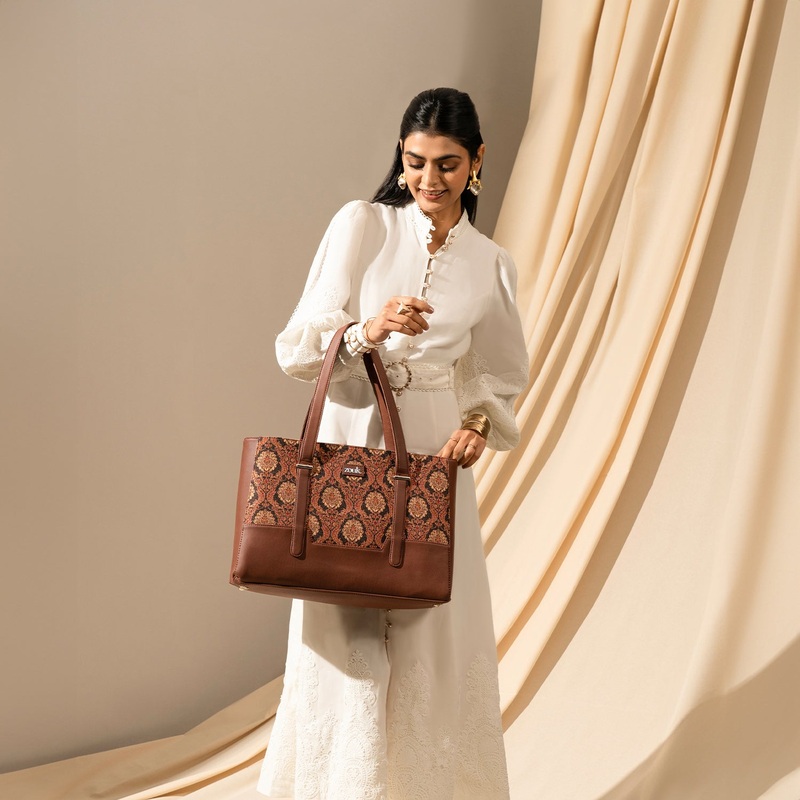 Zouk Jodhpur Damask Maya Multitasker ToteBag