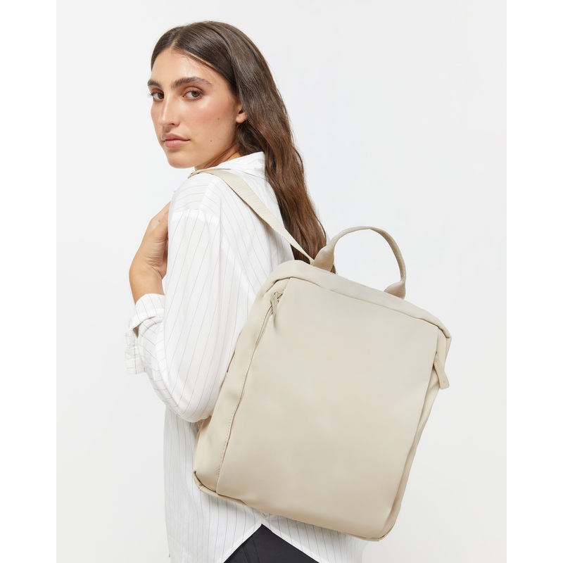 Danela mochila antirrobo en nylon