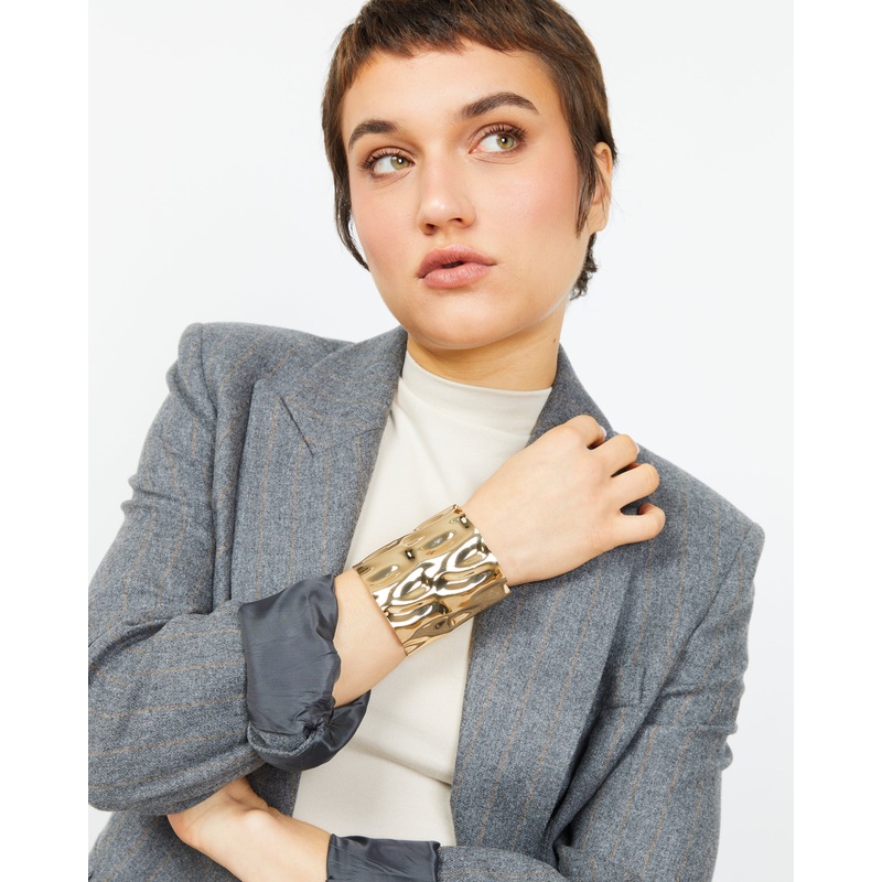 Manuela pulsera rgida con relieve