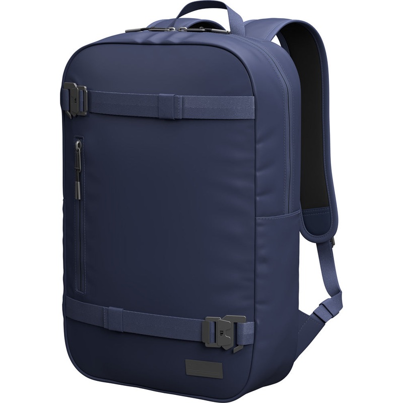 D_b_ Essential Backpack, 17L